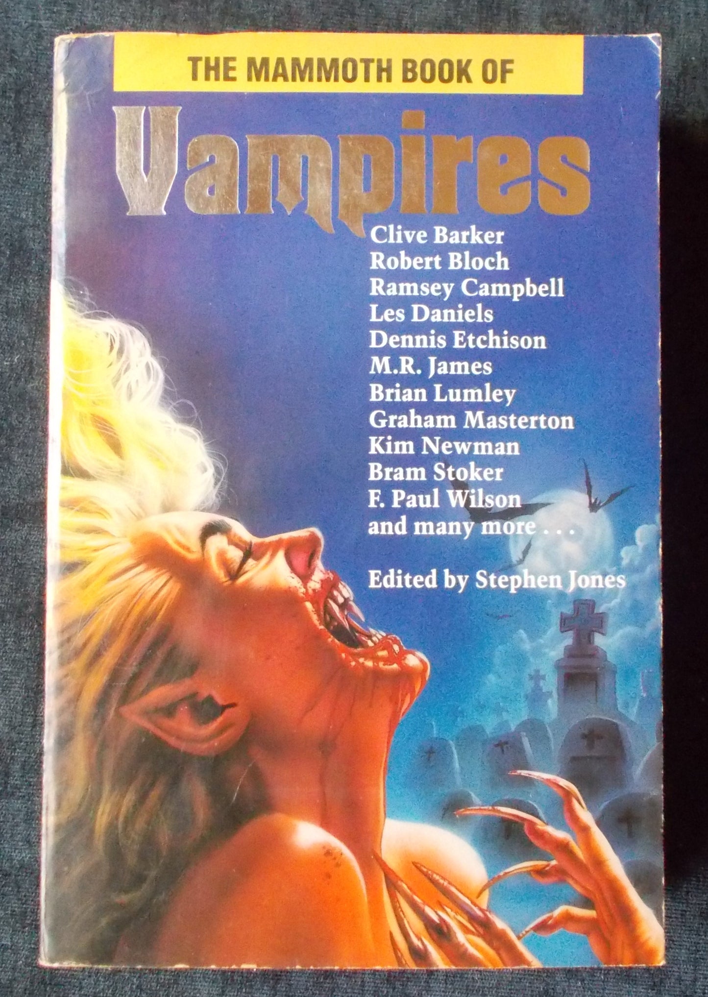 Mammoth Book Of Vampires